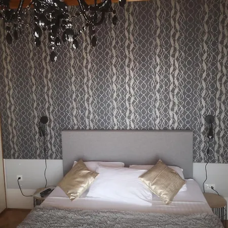 & Diana Apartment Pakostane